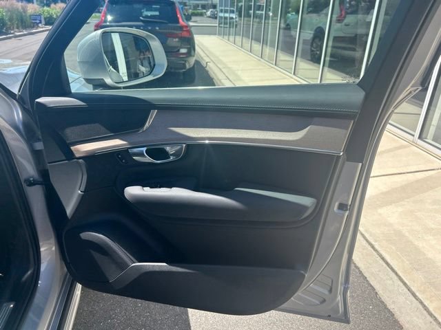 Certified 2025 Volvo XC90 B5 Plus AWD/4WD image 14