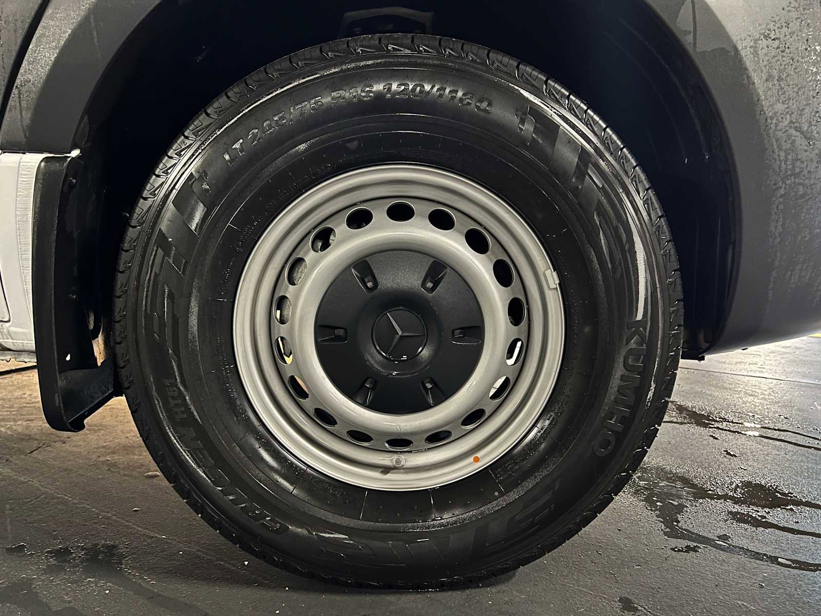 Used 2025 Mercedes-Benz Sprinter 2500 image 9