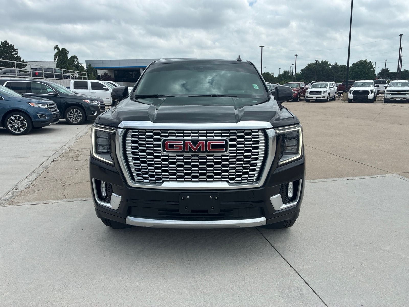 Used 2022 GMC Yukon XL Denali AWD/4WD image 11