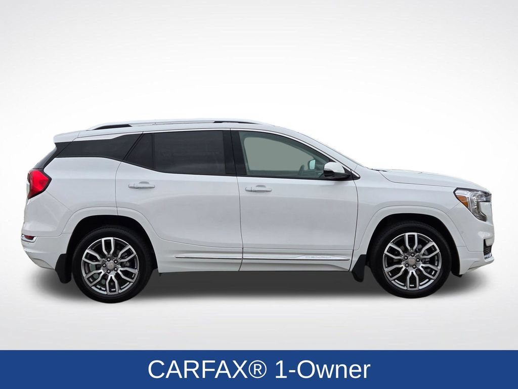 Used 2024 GMC Terrain Denali w/ Denali Premium Package AWD/4WD image 2