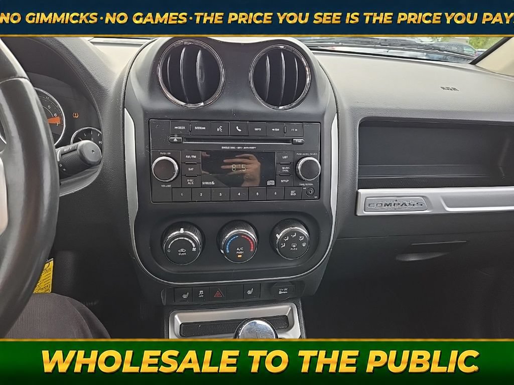 Used 2015 Jeep Compass Latitude FWD image 19