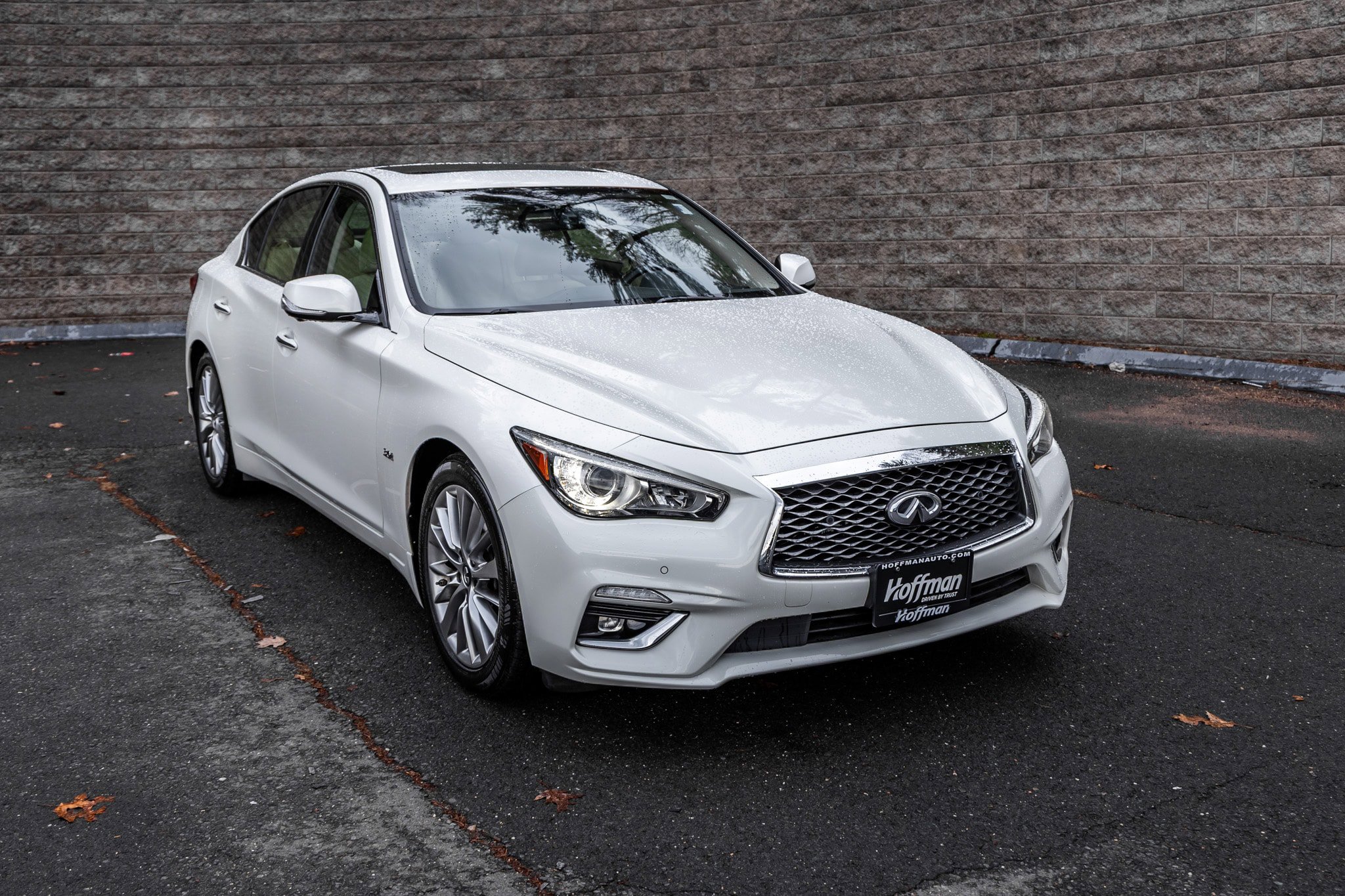 Used 2018 INFINITI Q50 Luxe w/ Sensory Package (Luxe) image 2