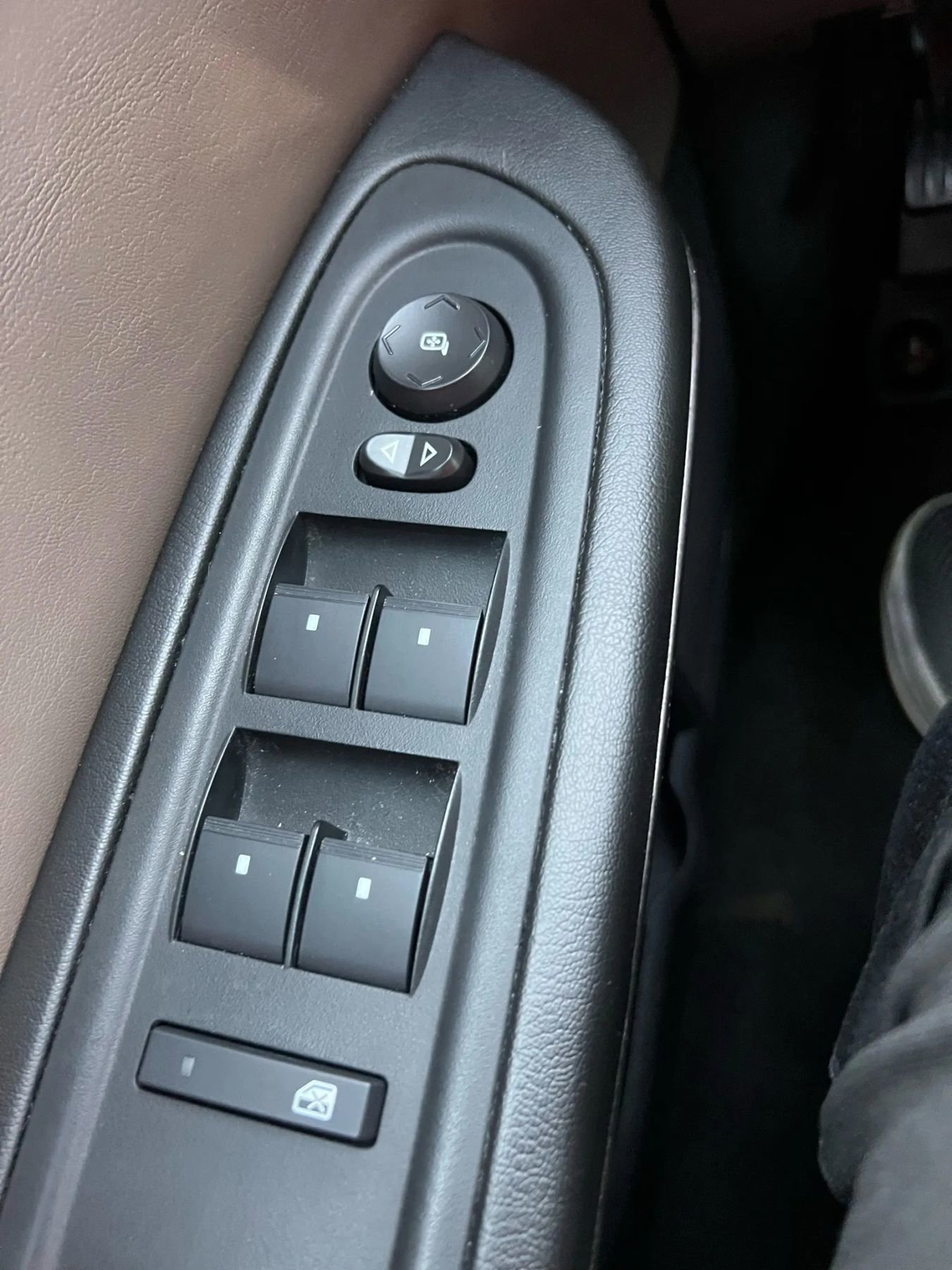 Used 2015 GMC Acadia SLT image 22