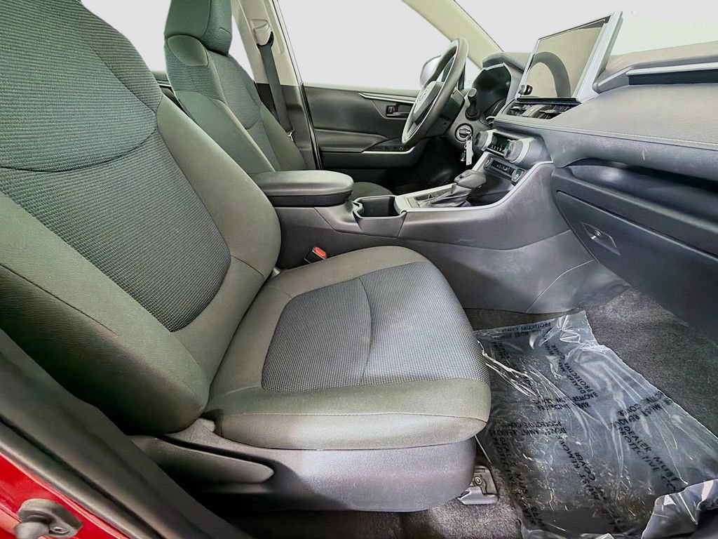 Used 2025 Toyota RAV4 LE AWD/4WD image 20