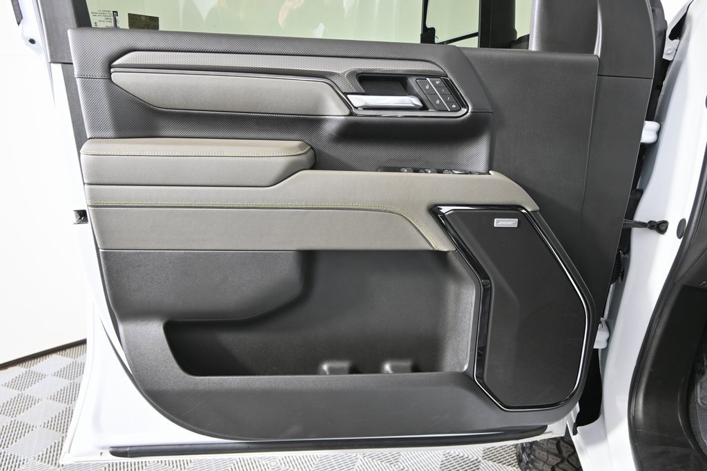 Used 2025 Chevrolet Silverado 2500 ZR2 w/ Technology Package image 18