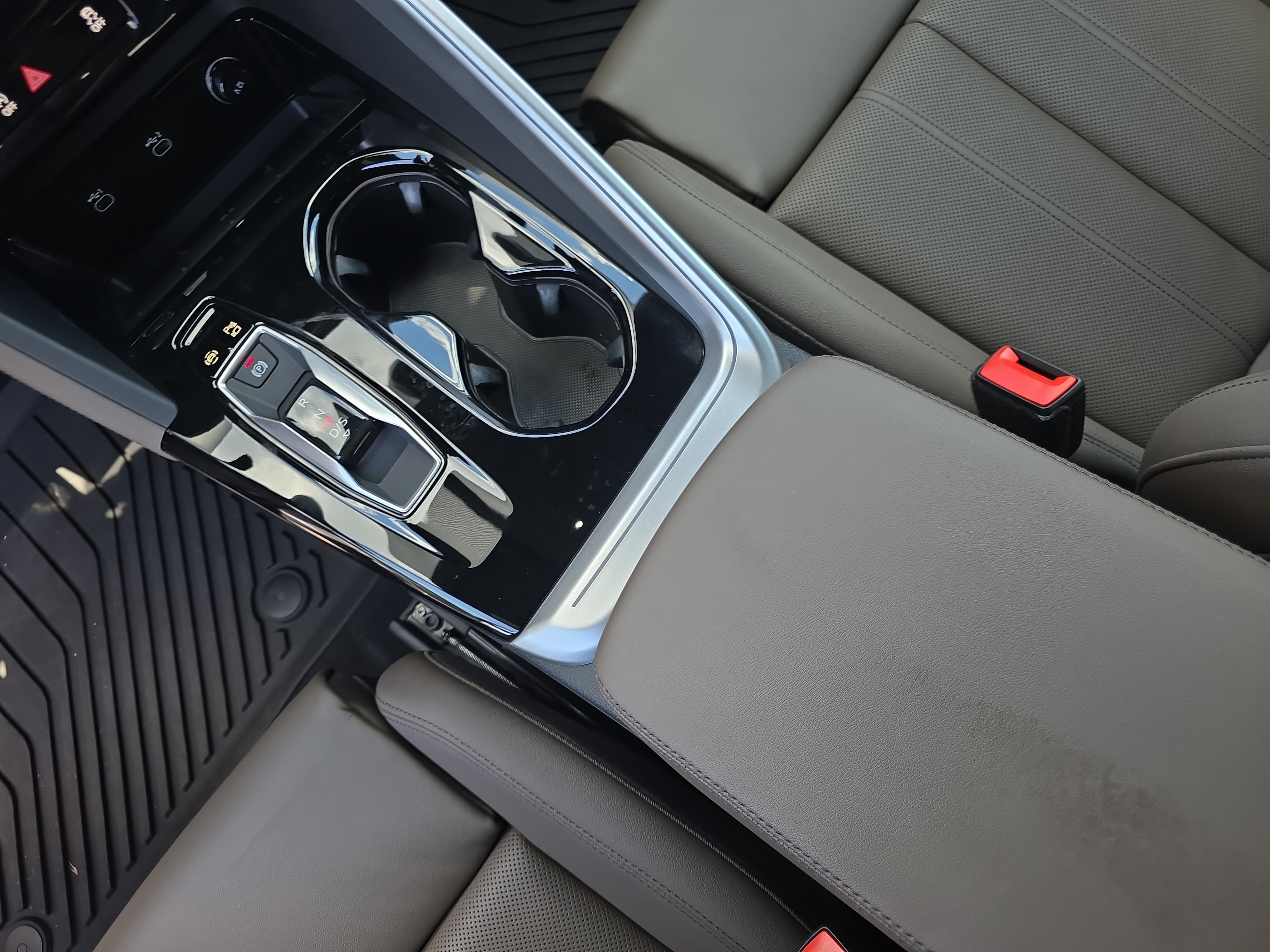 Used 2025 Audi Q5 Premium w/ Premium Plus AWD/4WD image 25