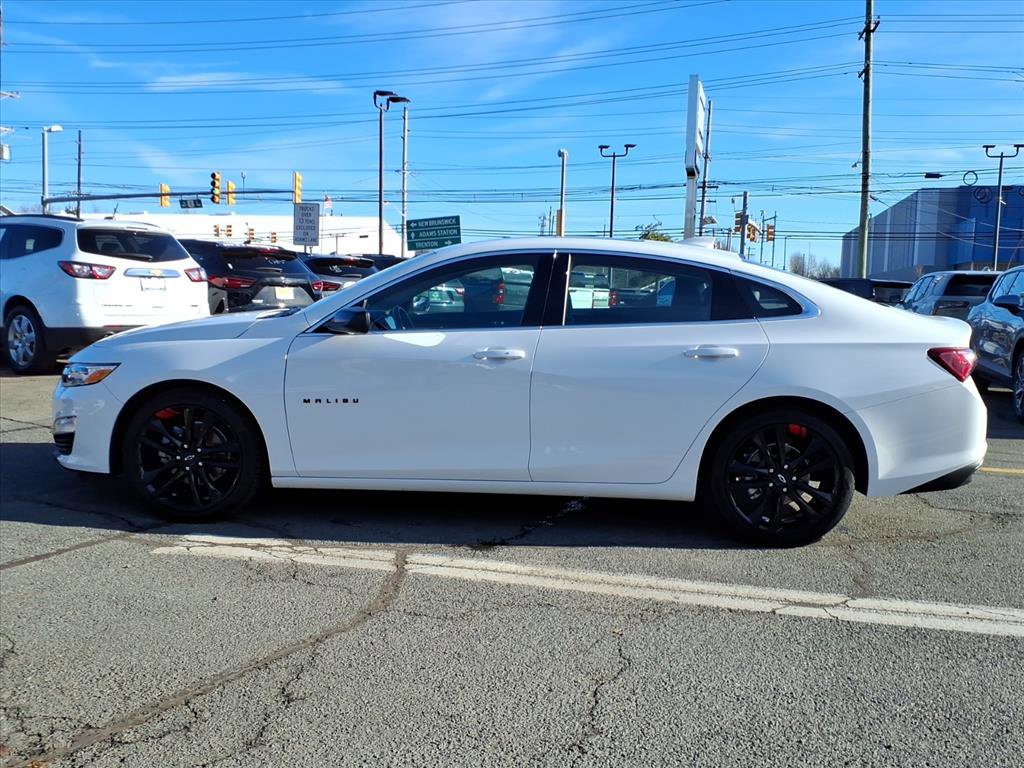 Used 2023 Chevrolet Malibu LT w/ Redline Edition image 4
