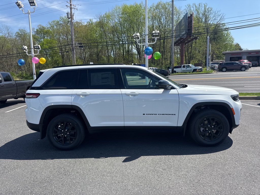 New 2026 Jeep Grand Cherokee Altitude AWD/4WD image 4