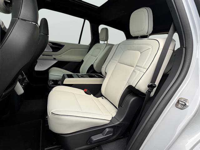 Used 2025 Lincoln Aviator Black Label AWD/4WD image 26