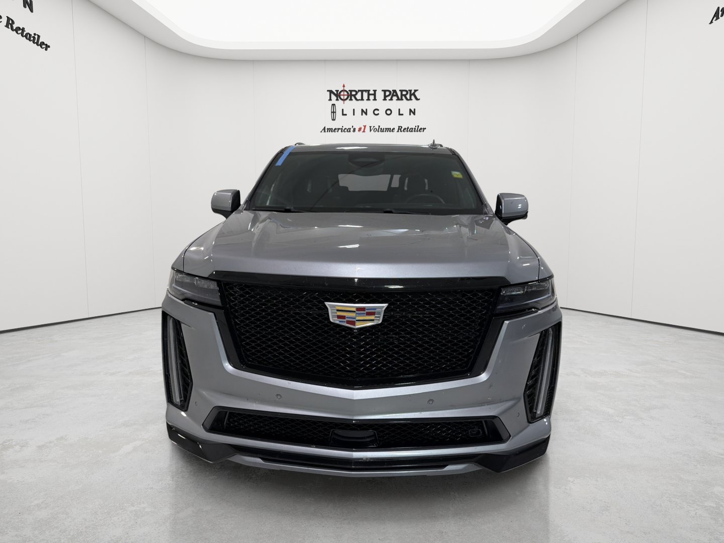 Used 2023 Cadillac Escalade ESV V AWD/4WD image 8