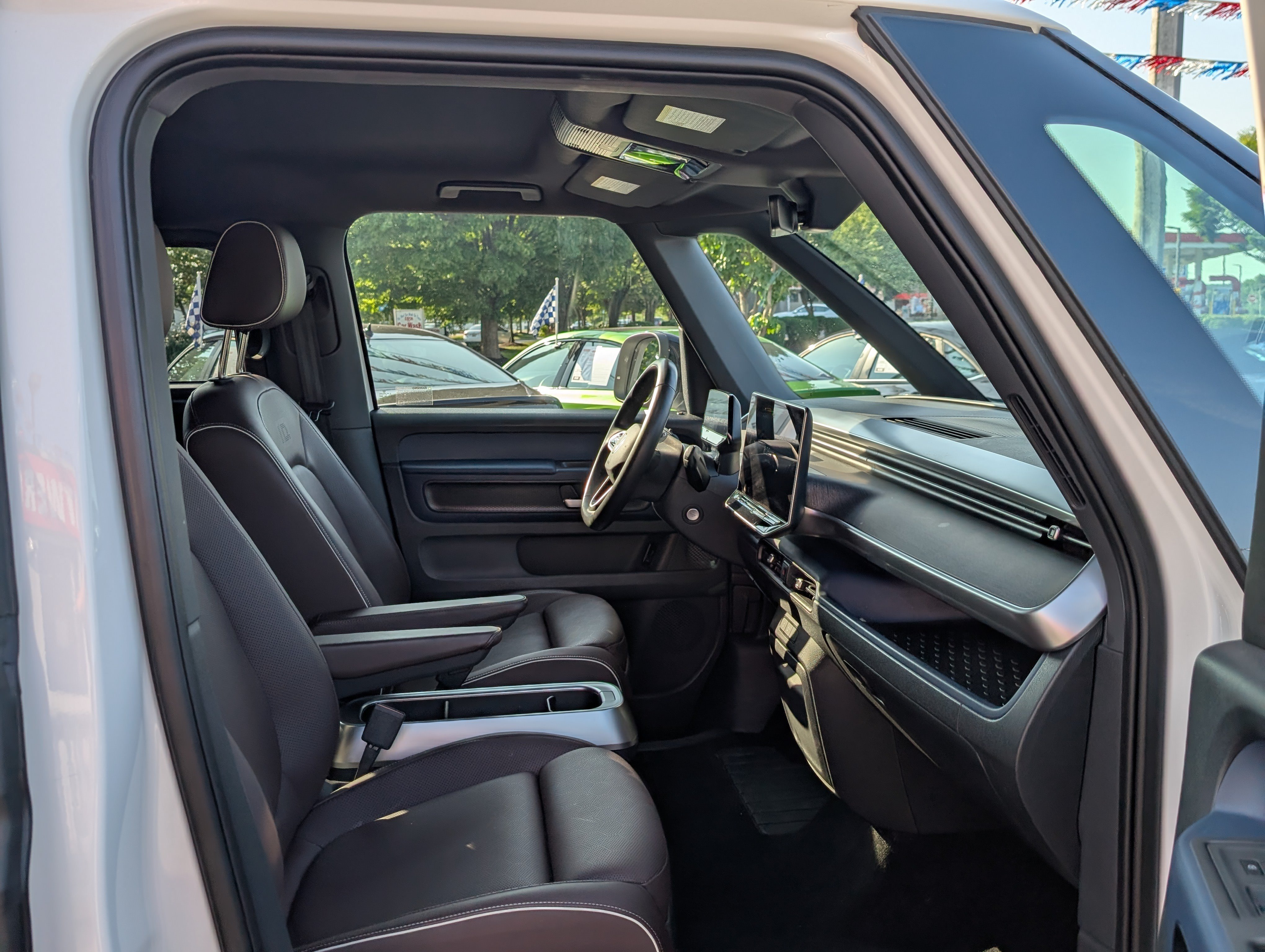 Used 2025 Volkswagen ID. Buzz Pro S Plus RWD image 10