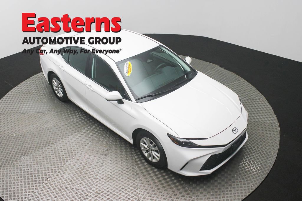 Used 2025 Toyota Camry LE image 3