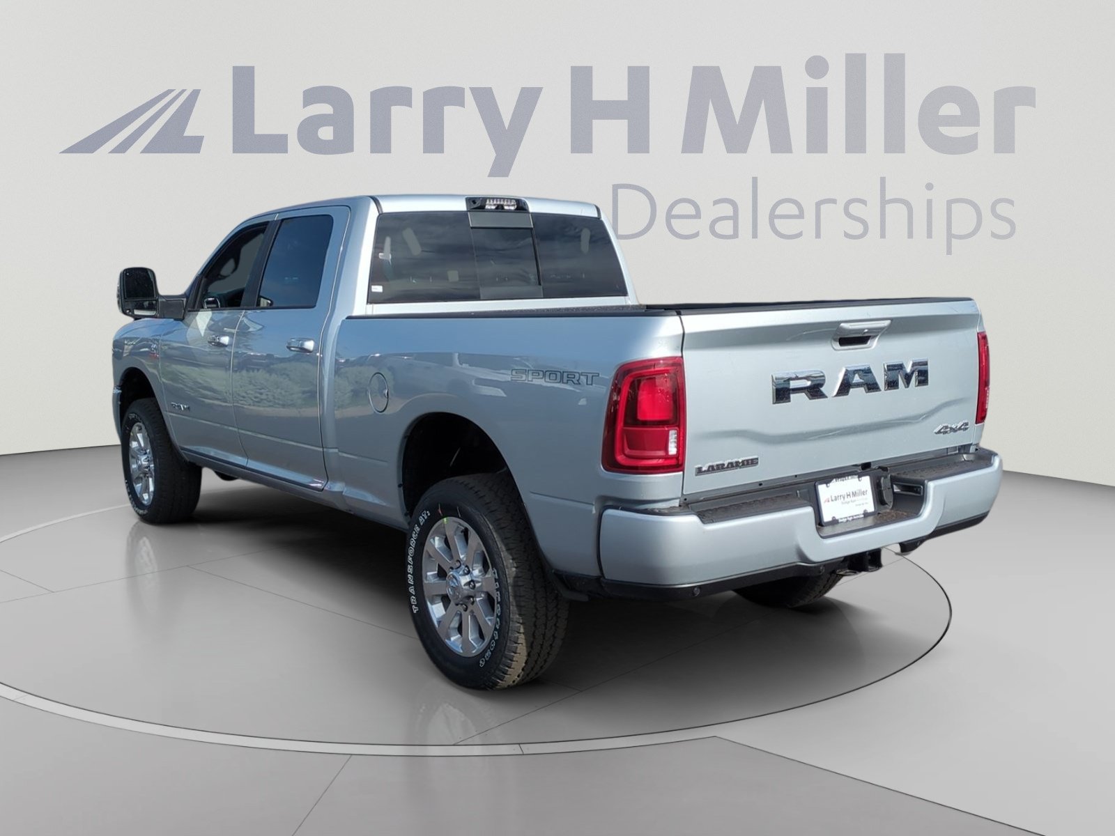 New 2026 RAM 2500 Laramie w/ Sport Appearance Package AWD/4WD image 3