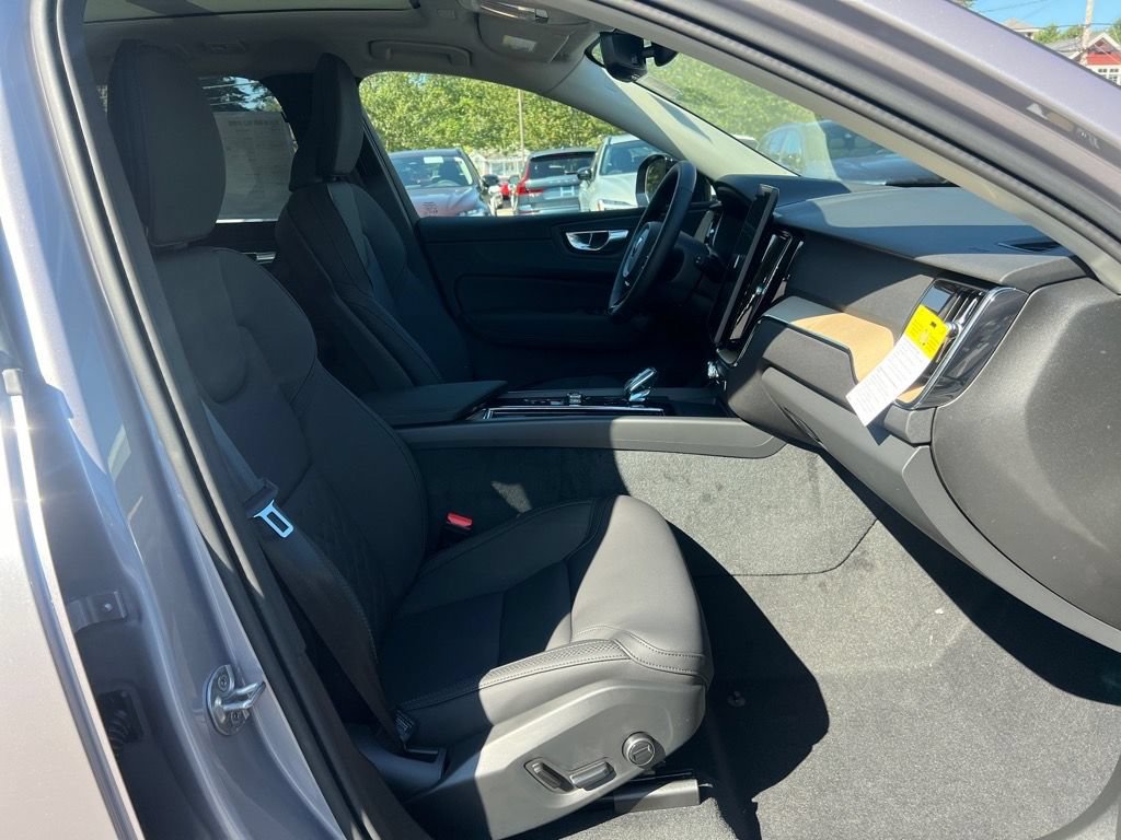 New 2026 Volvo XC60 B5 Plus w/ Protection Package Premier AWD/4WD image 31