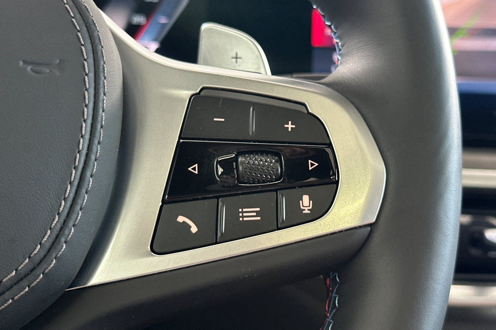 Certified 2026 BMW X5 M60i AWD/4WD image 32