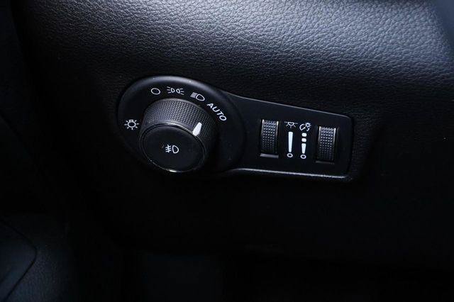 Used 2025 Jeep Compass Trailhawk AWD/4WD image 20