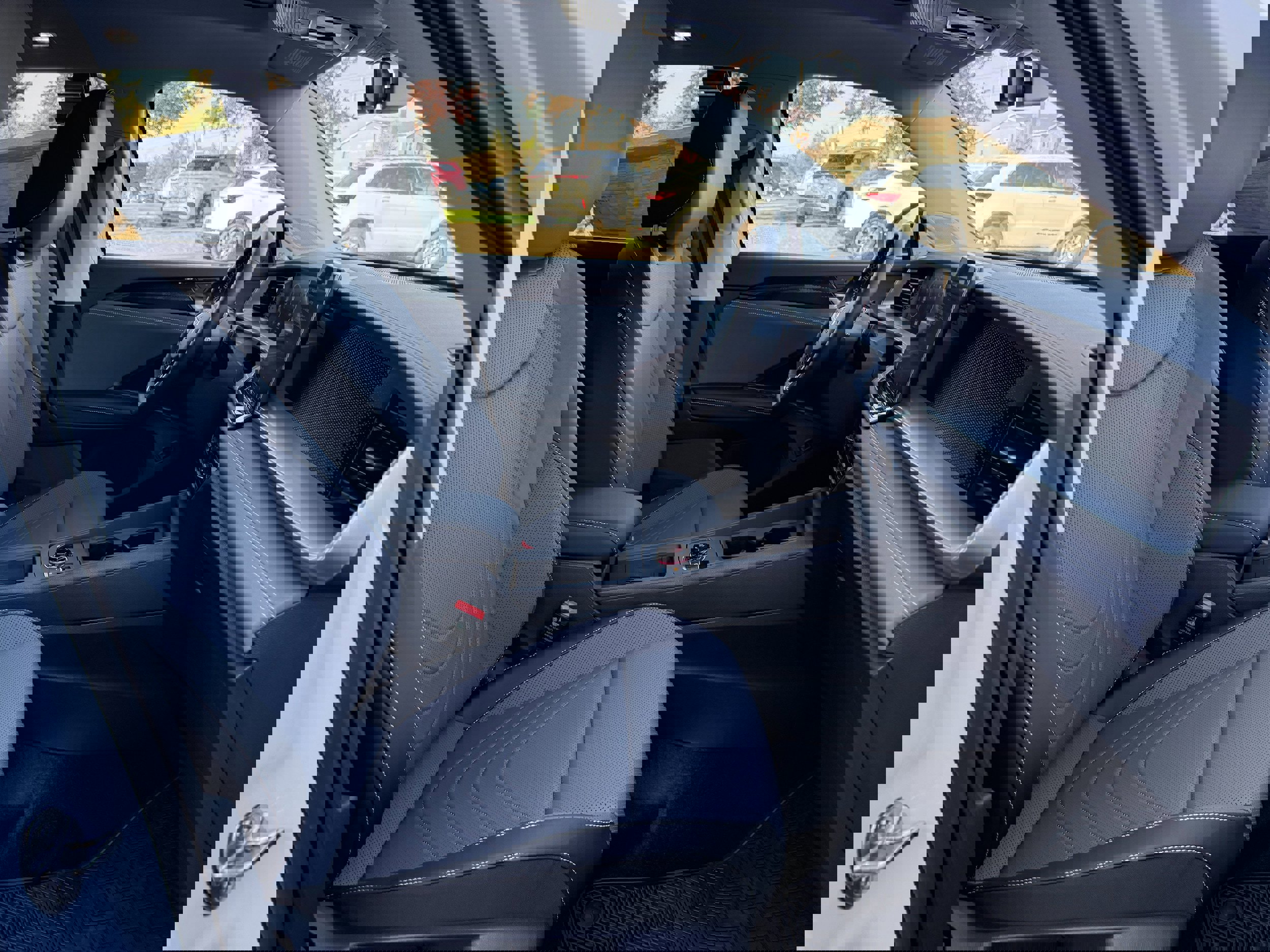 New 2025 Volkswagen Tiguan SE image 32