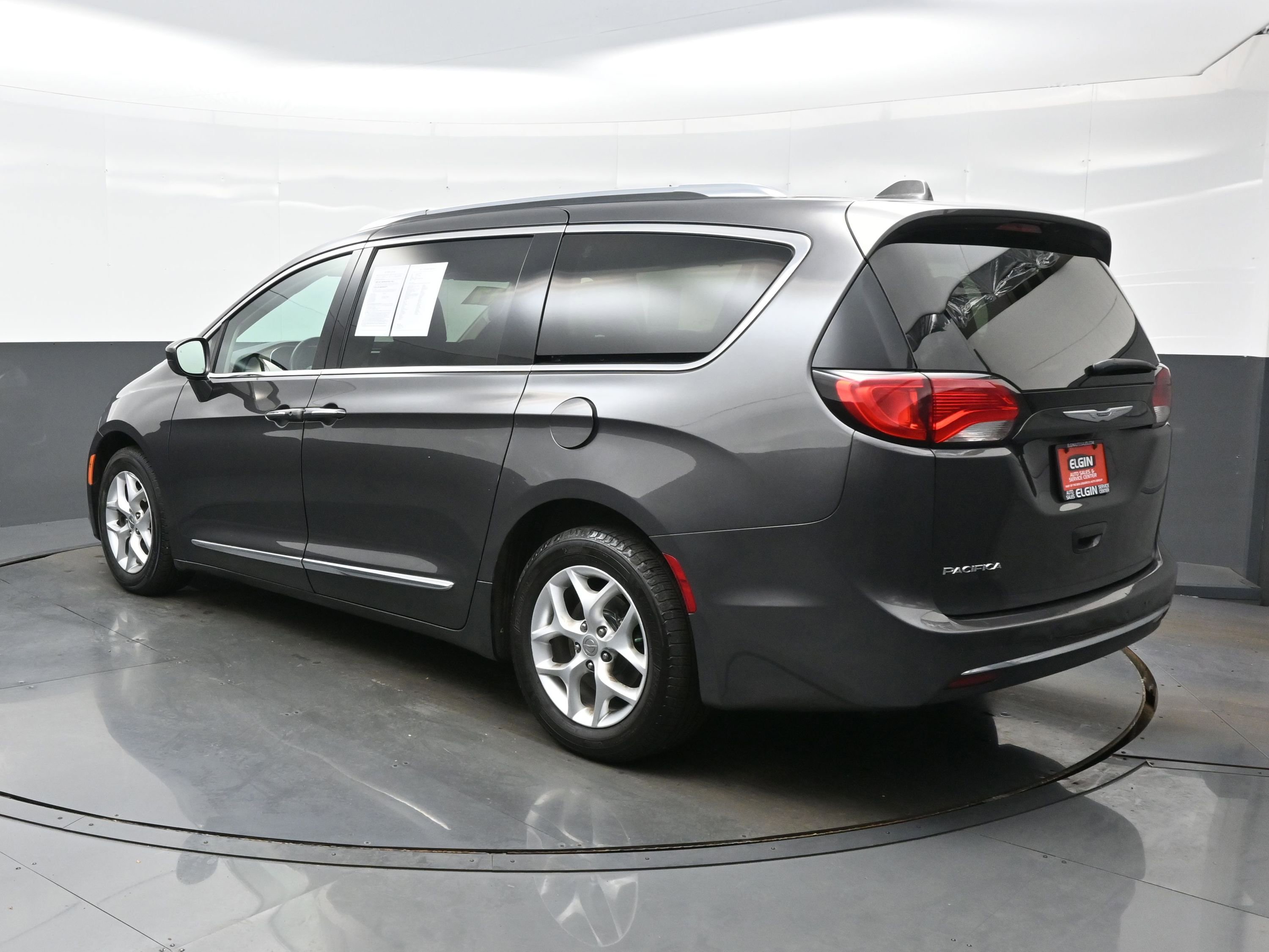 Used 2017 Chrysler Pacifica Touring-L Plus w/ Tire & Wheel Group image 4