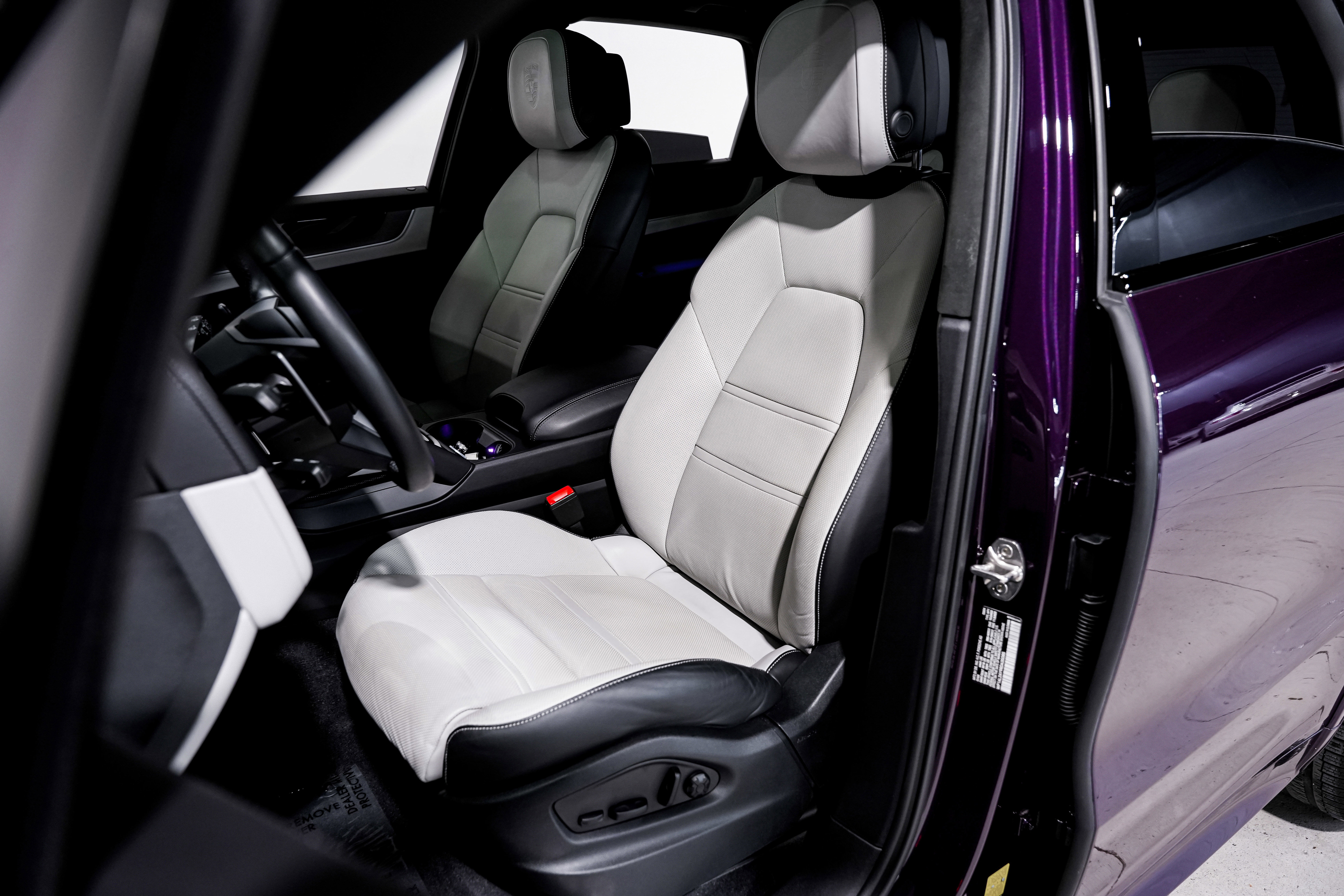 Used 2024 Porsche Cayenne S image 23