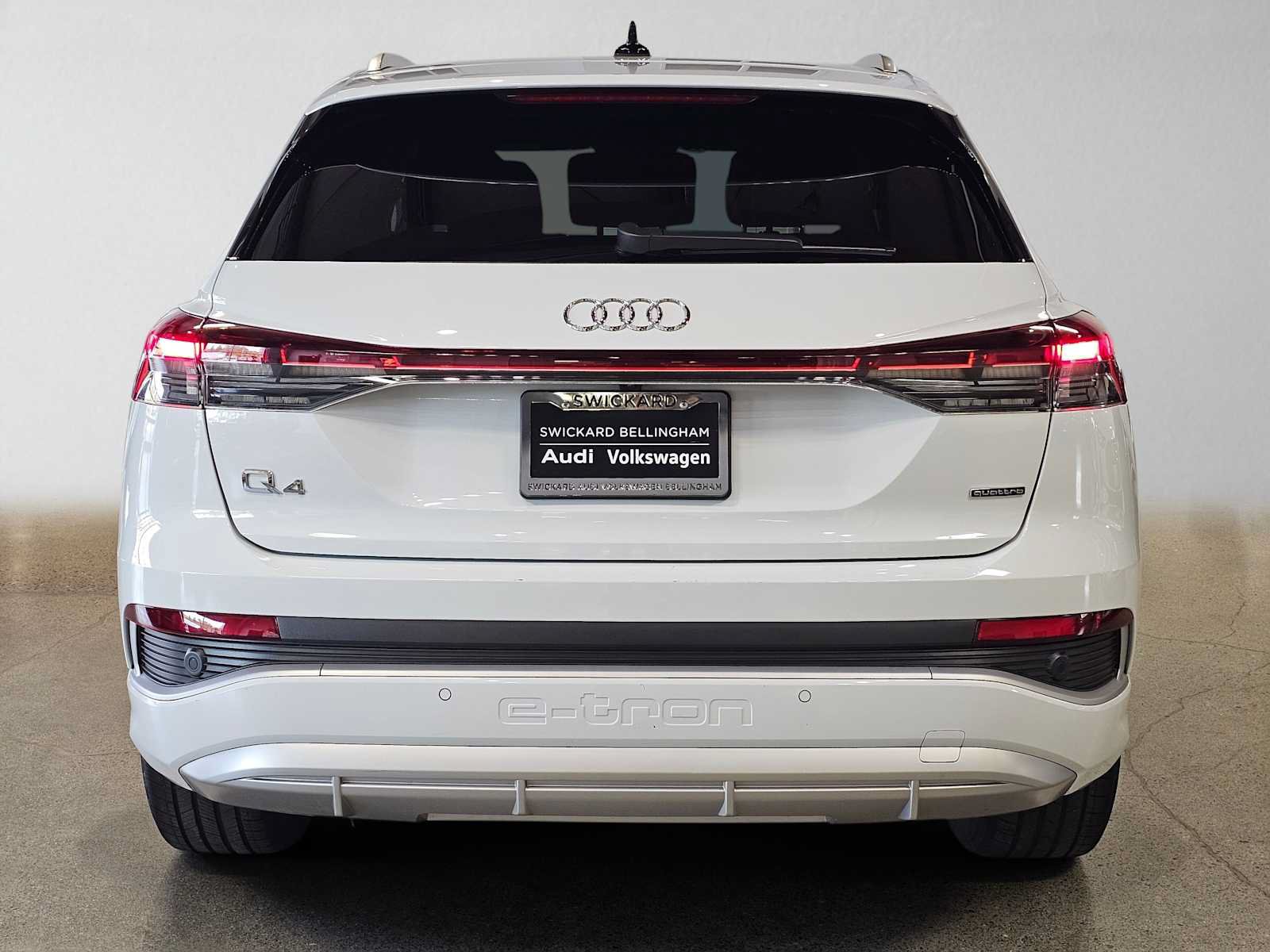Used 2023 Audi Q4 e-tron Prestige w/ 20" Wheel Package AWD/4WD image 4