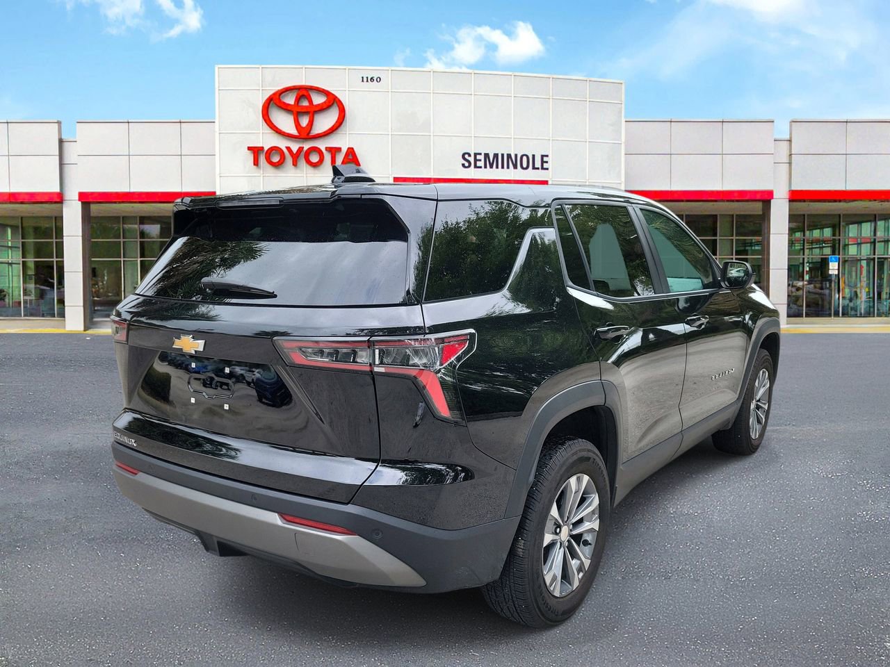 Used 2025 Chevrolet Equinox LT image 3