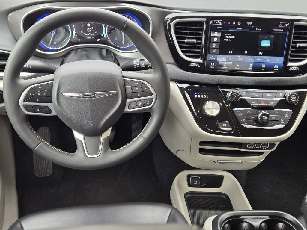 Used 2023 Chrysler Pacifica Touring-L FWD image 10