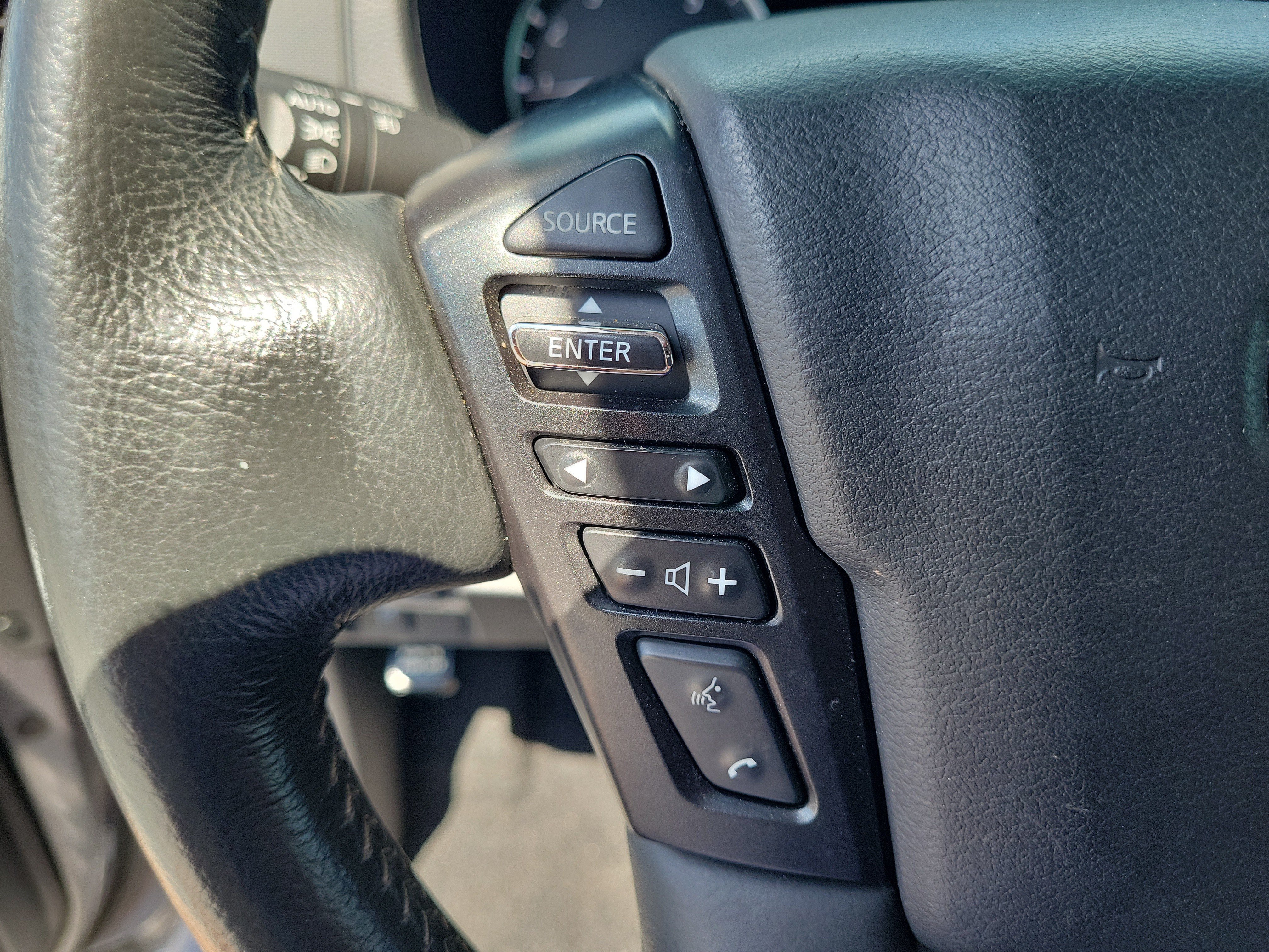 Certified 2024 Nissan Frontier SL w/ Technology Package AWD/4WD image 17