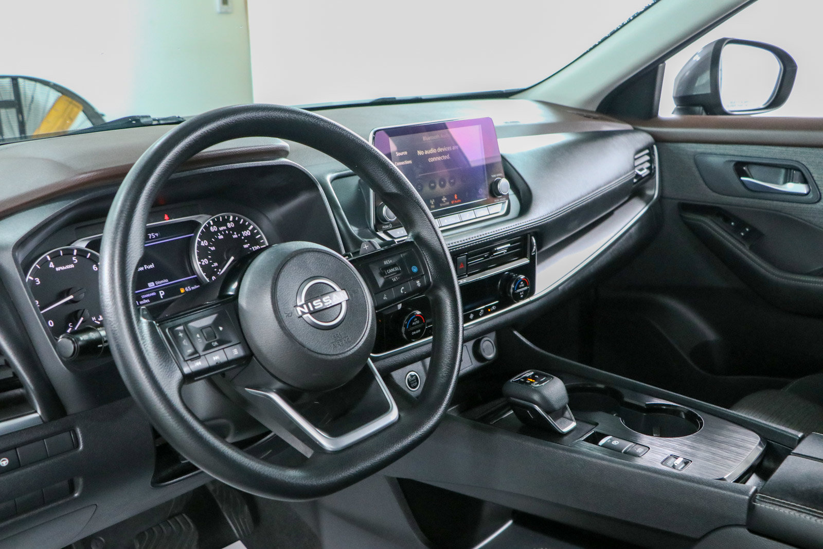 Used 2023 Nissan Rogue SV FWD image 21