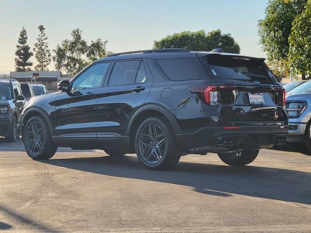 Used 2025 Ford Explorer ST image 2