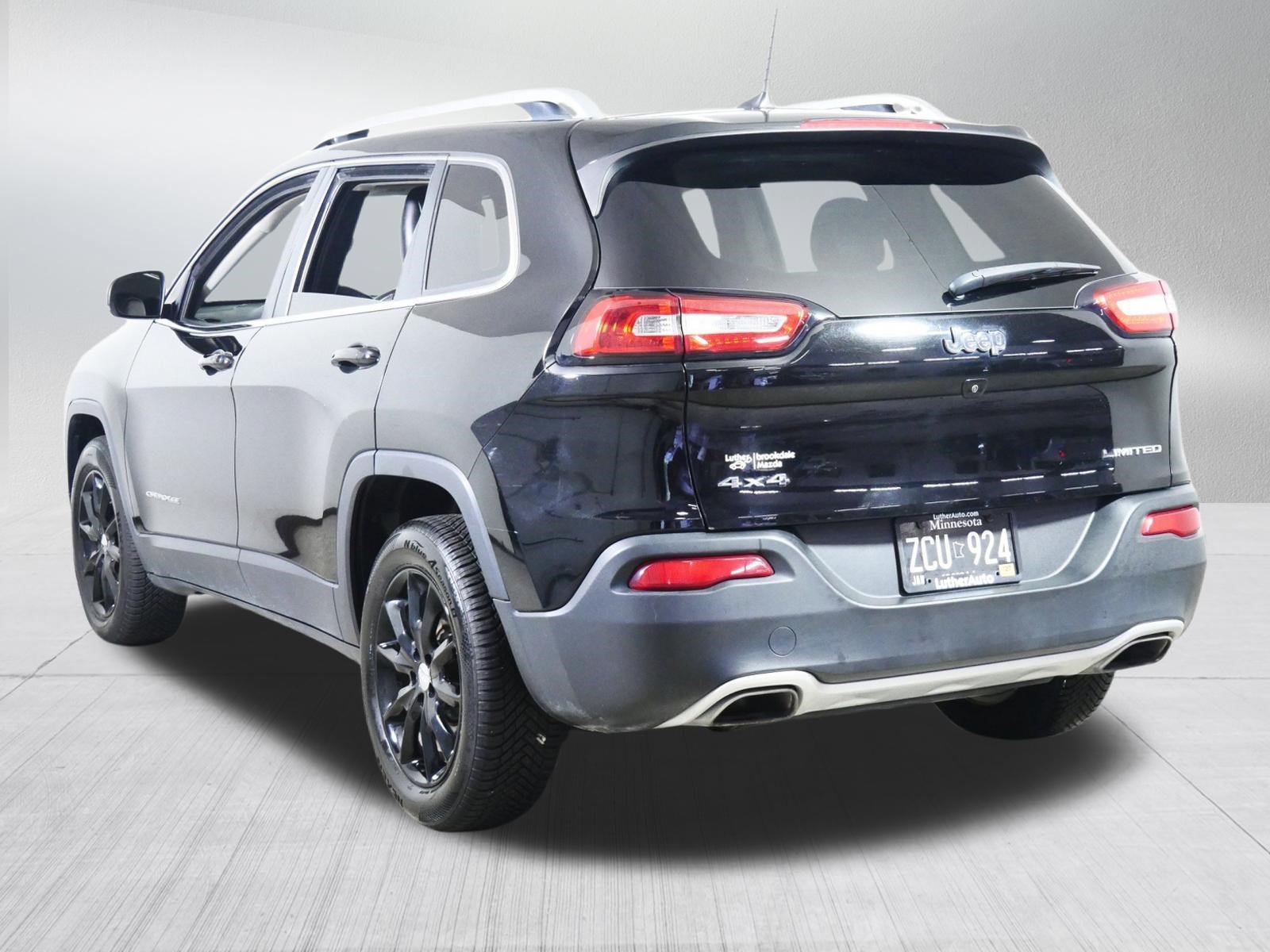 Used 2017 Jeep Cherokee Limited AWD/4WD image 5