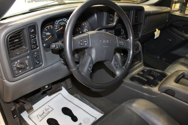 Used 2005 GMC Sierra 2500 SLT w/ Heavy-Duty Power Package image 18