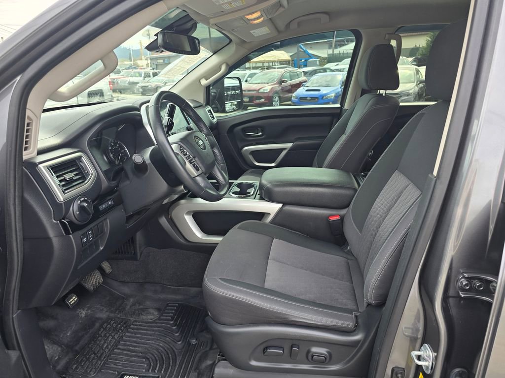 Used 2021 Nissan Titan SV w/ SV Convenience Package image 22