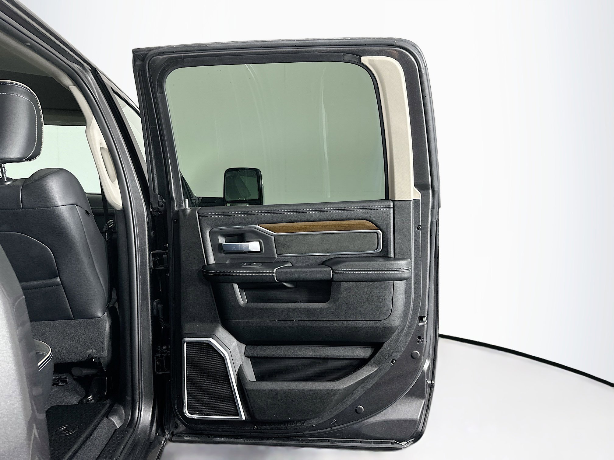 Used 2024 RAM 2500 Laramie image 30