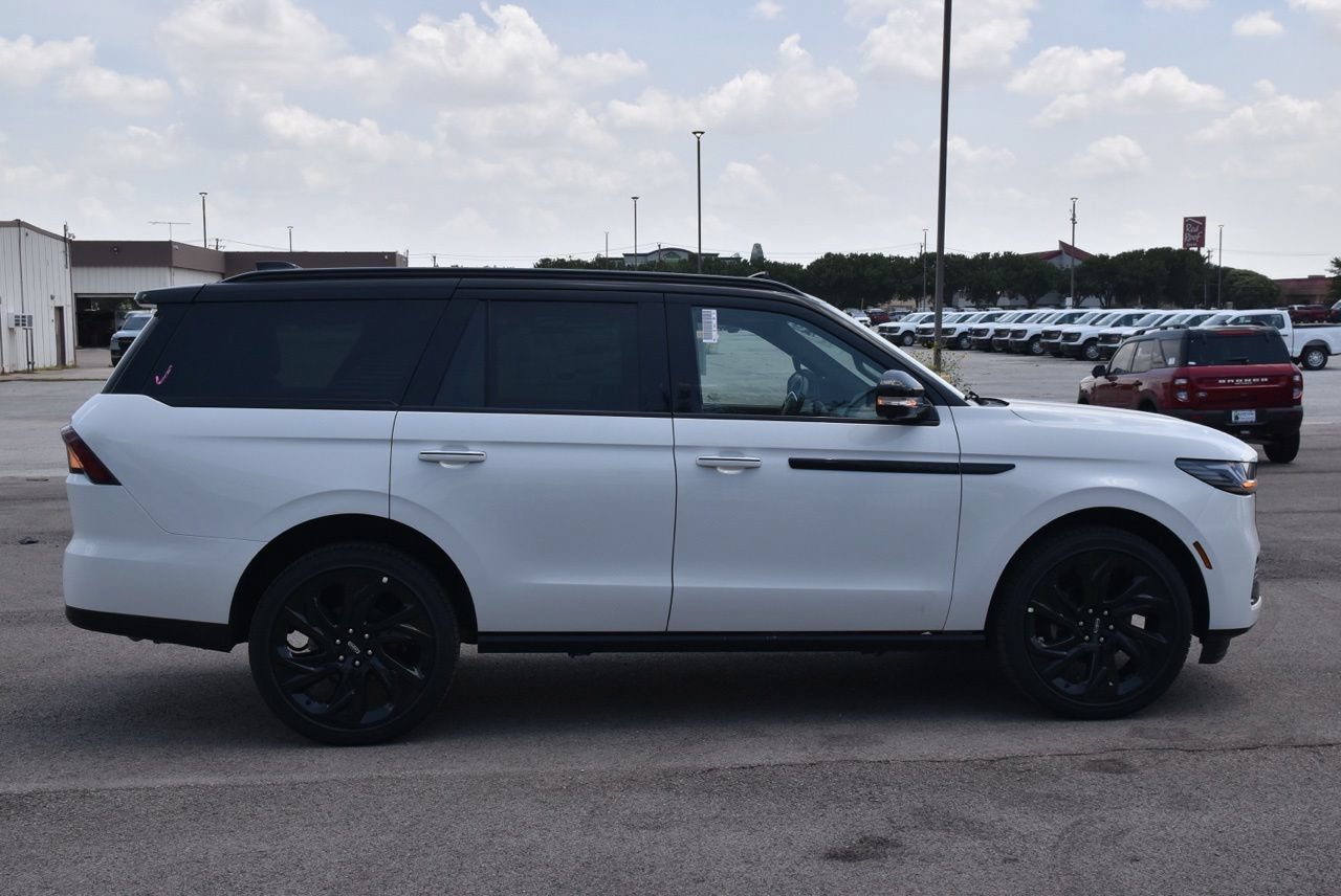 New 2027 Lincoln Navigator Black Label AWD/4WD image 5