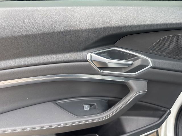 Used 2023 Audi e-tron Premium Plus w/ Premium Plus Package image 32