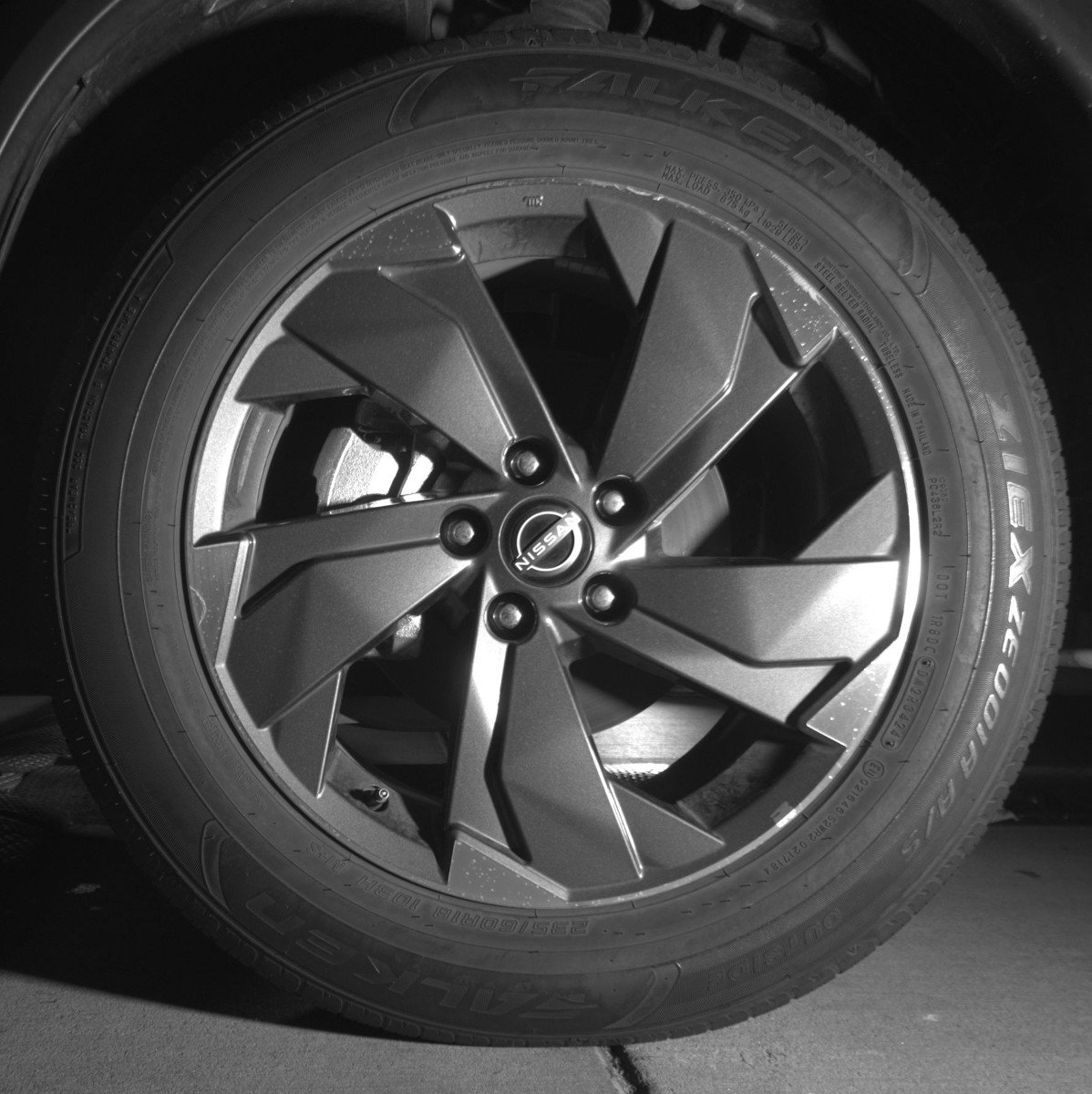 Used 2025 Nissan Rogue SV FWD image 12