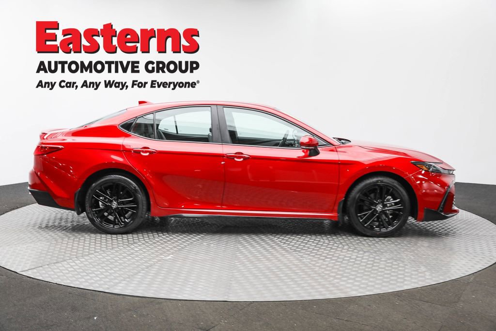 Used 2025 Toyota Camry SE w/ Convenience Package image 6