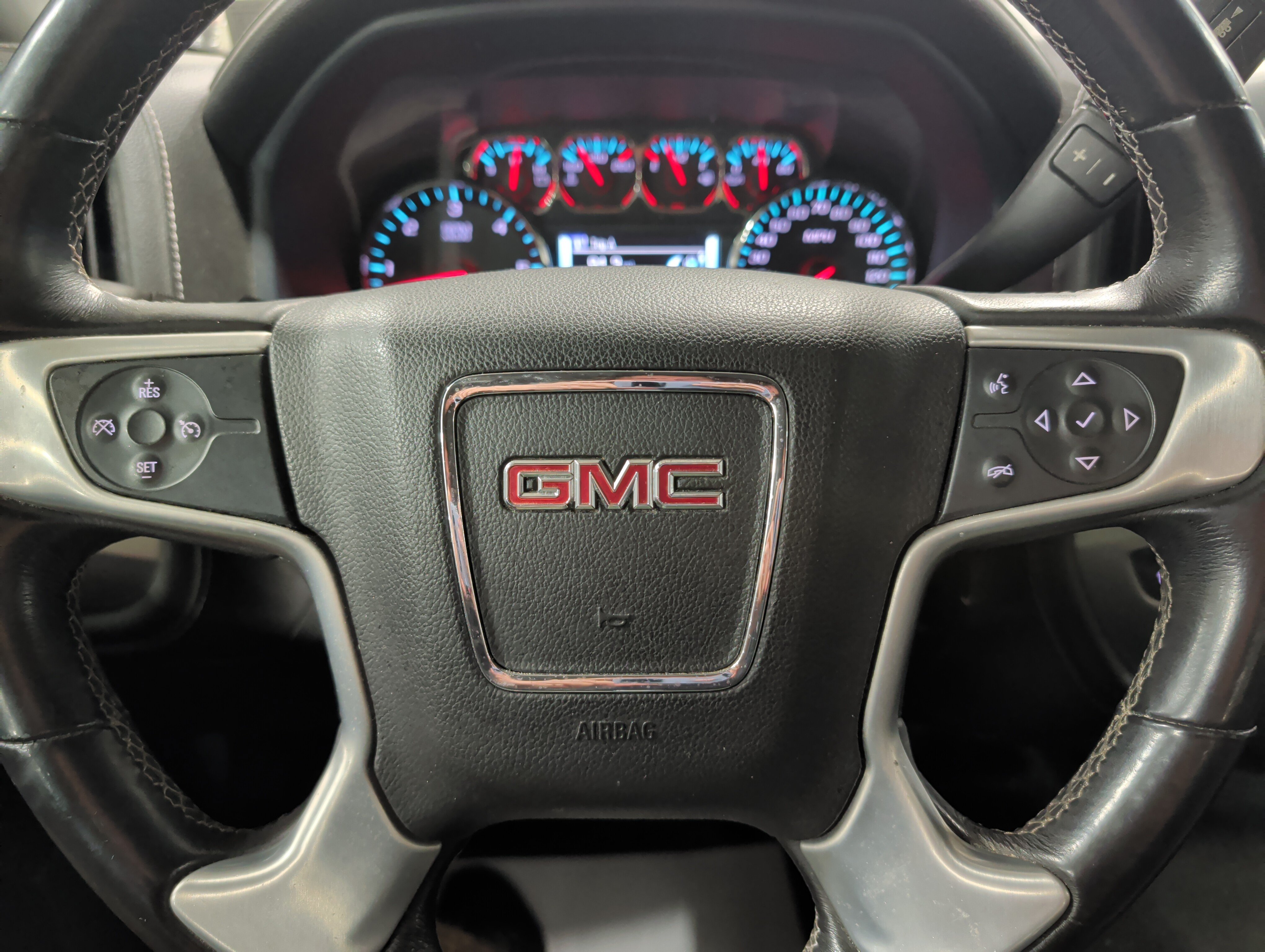 Used 2018 GMC Sierra 1500 SLE w/ SLE Value Package AWD/4WD image 10