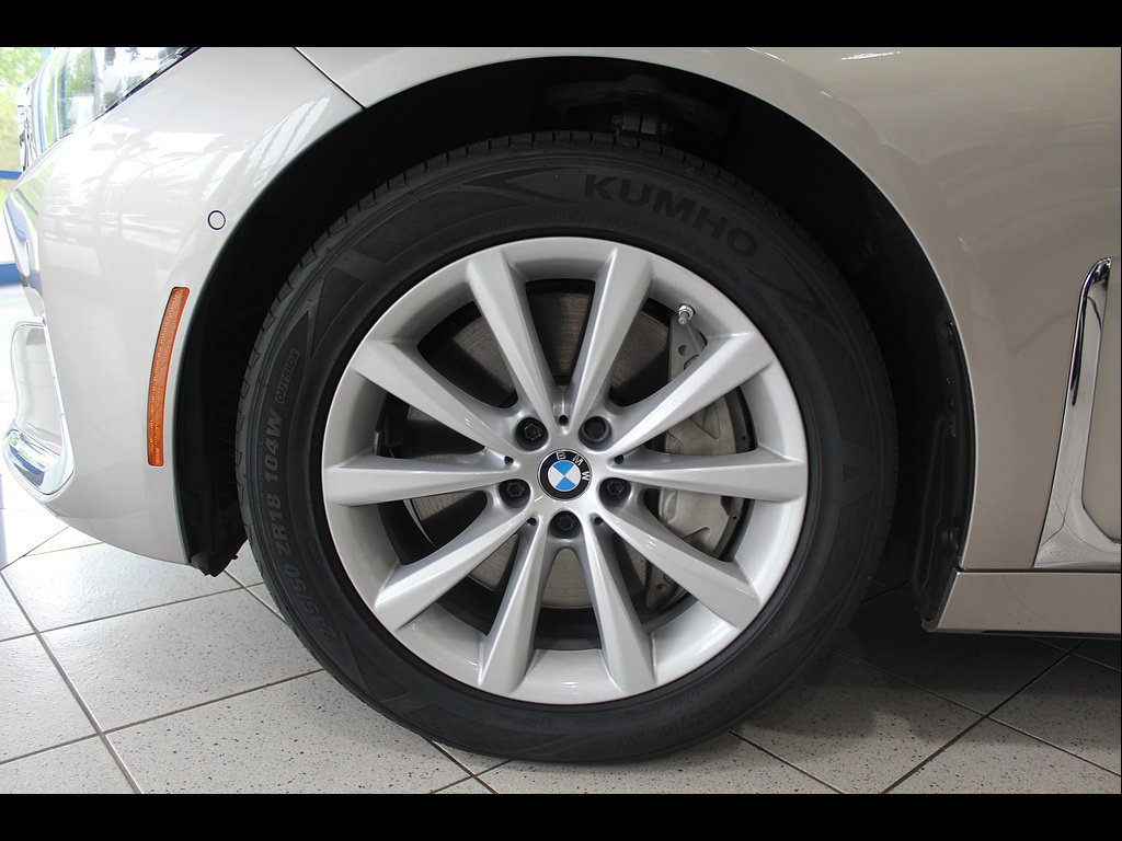 Used 2020 BMW 750i xDrive w/ Autobahn Package AWD/4WD image 9