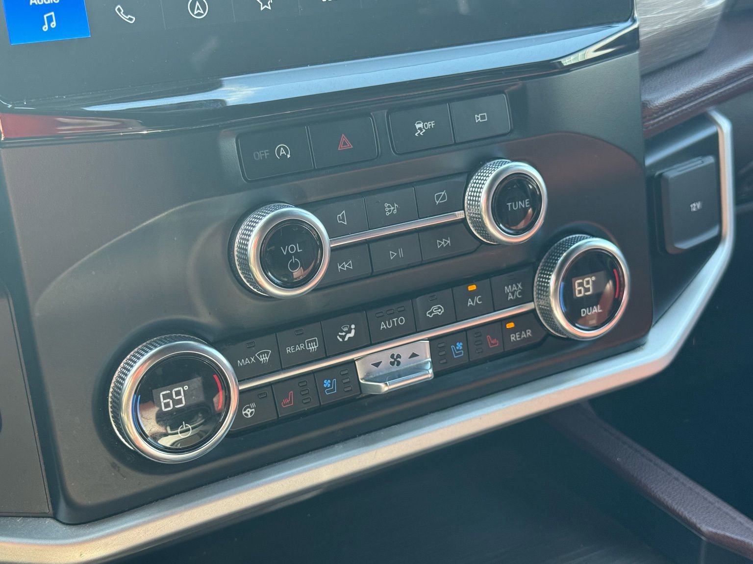 Used 2024 Ford Expedition Limited image 39