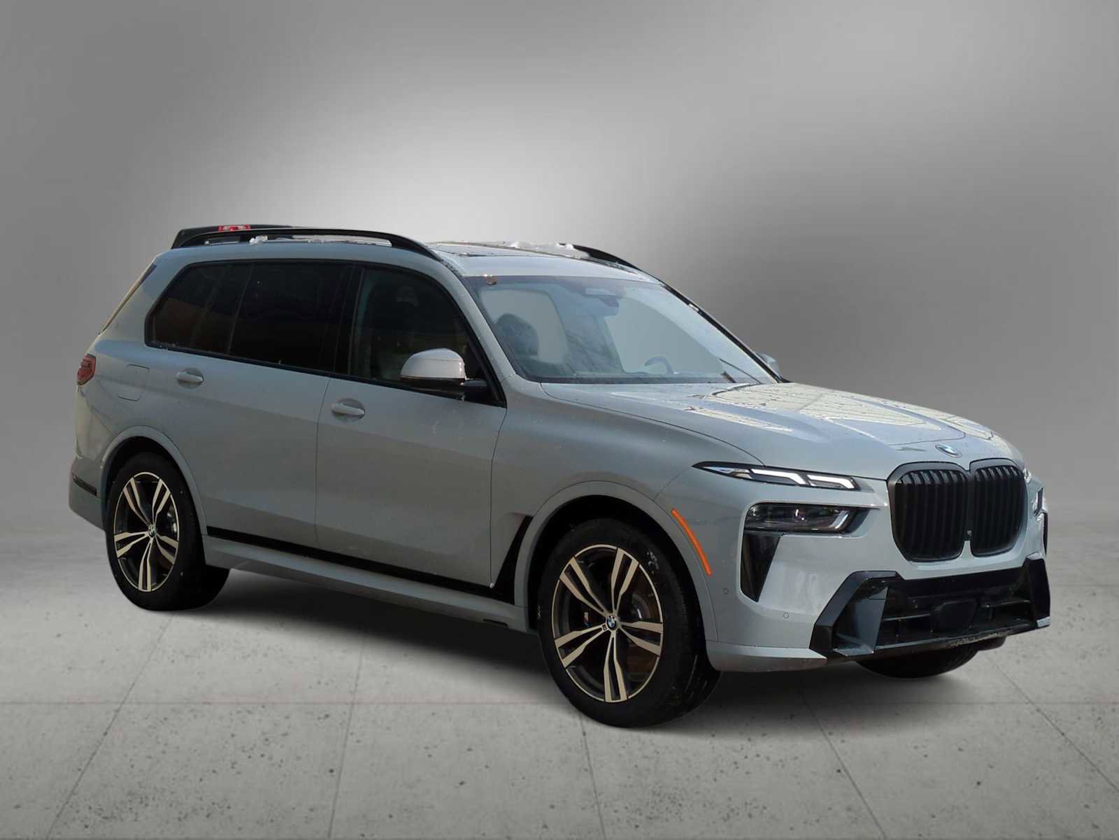 Used 2026 BMW X7 xDrive40i w/ M Sport Package image 2