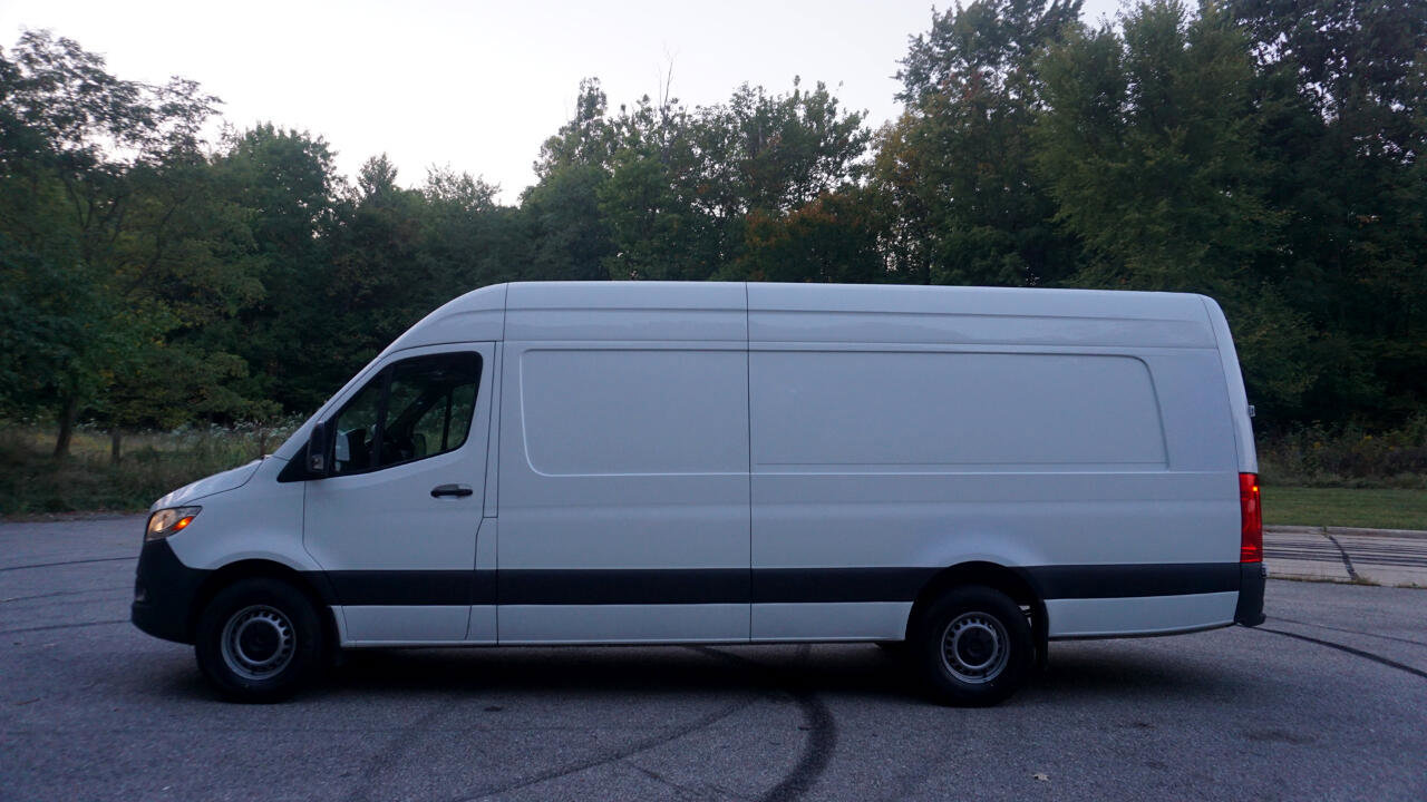 Used 2023 Mercedes-Benz Sprinter 2500 image 2
