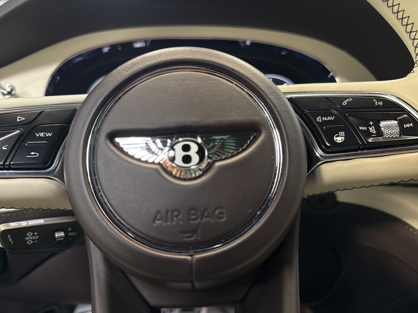 Used 2023 Bentley Bentayga Extended Wheelbase image 49