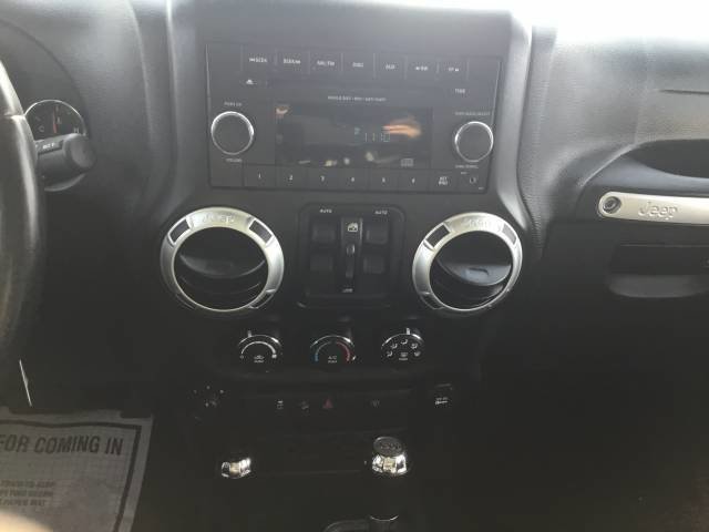 Used 2015 Jeep Wrangler Unlimited Sahara image 17