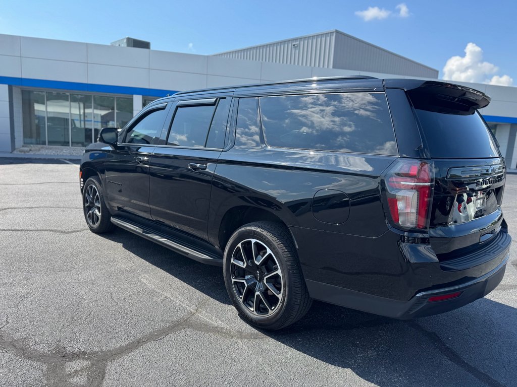 Used 2022 Chevrolet Suburban RST w/ Luxury Package AWD/4WD image 4