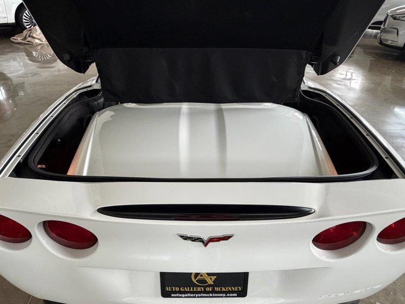 Used 2005 Chevrolet Corvette Coupe w/ Preferred Equipment Group RWD image 31