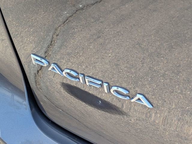 Used 2020 Chrysler Pacifica Touring FWD image 30