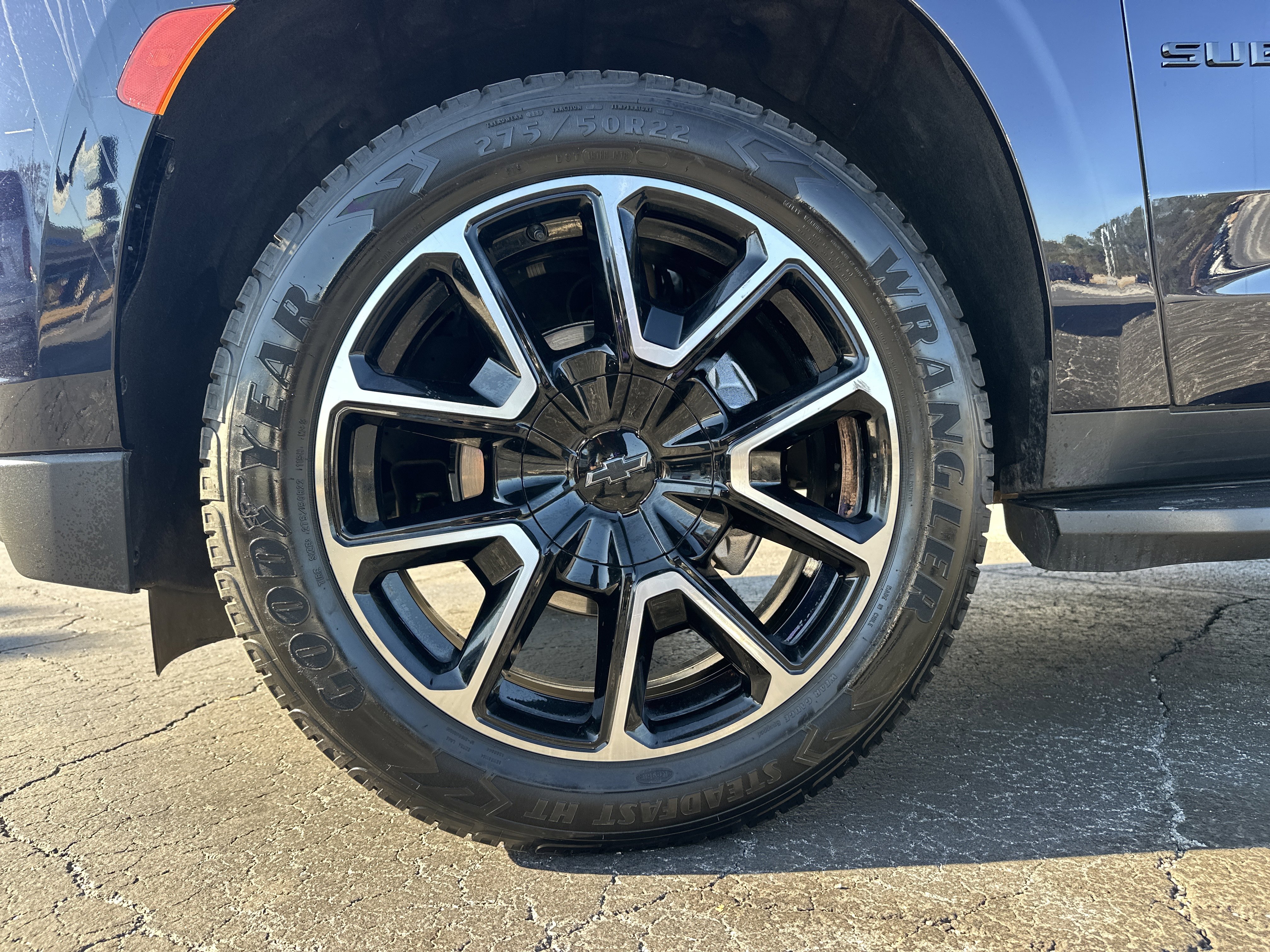 Certified 2024 Chevrolet Suburban RST image 12