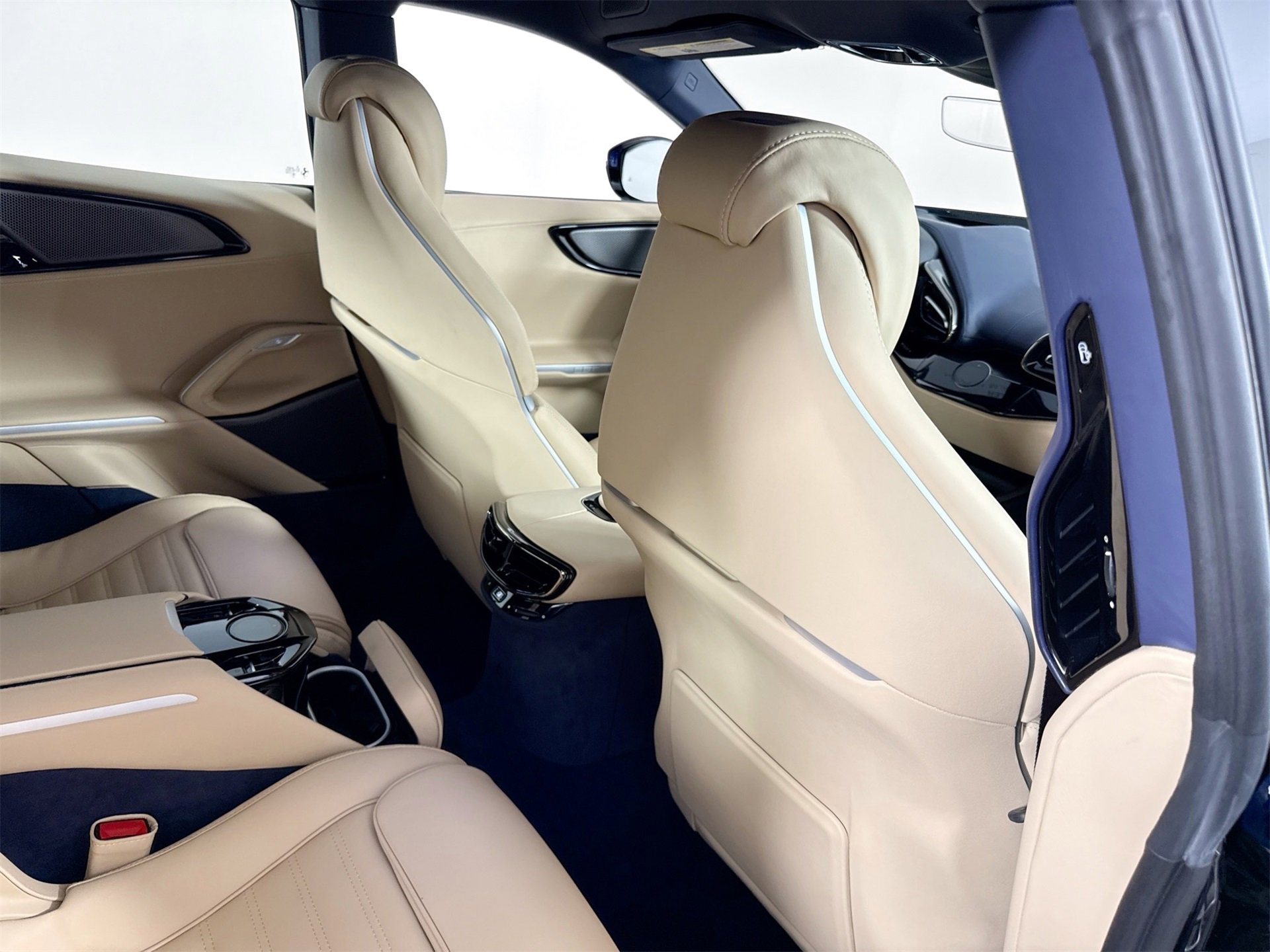 Certified 2024 Ferrari Purosangue Base image 22