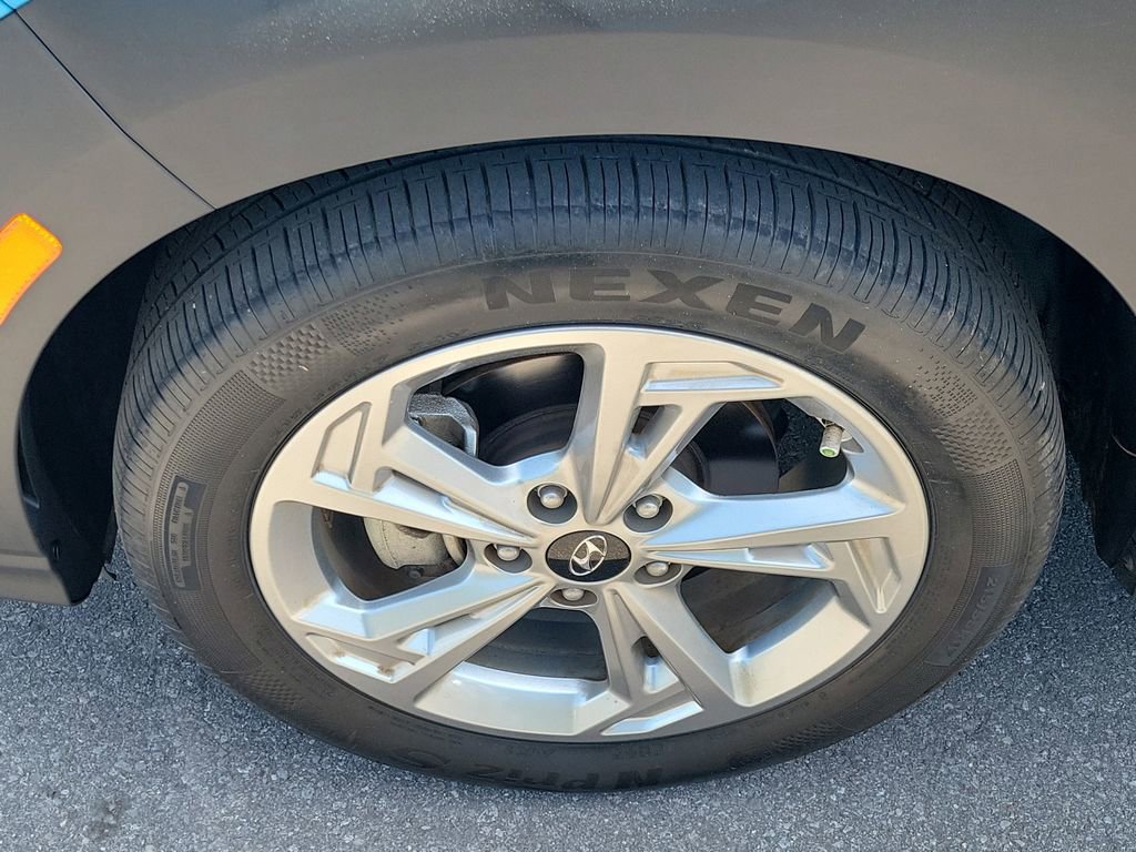 Used 2023 Hyundai Kona SEL FWD image 9